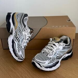 Saucony Pro Grid Omni 9 White/Silver Kids Sneakers- SZ 11 C